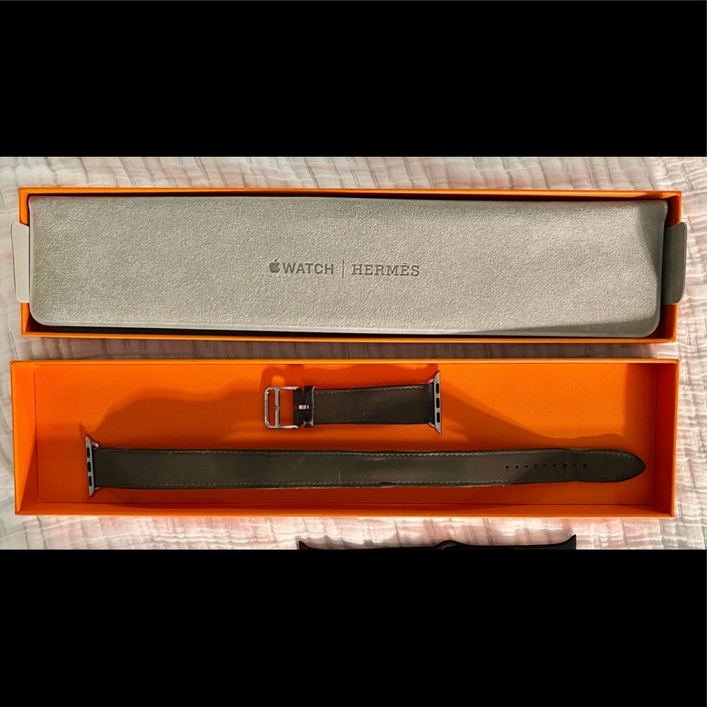 Authentic HERMÈS Apple Watch Etoupe Double Tour Band